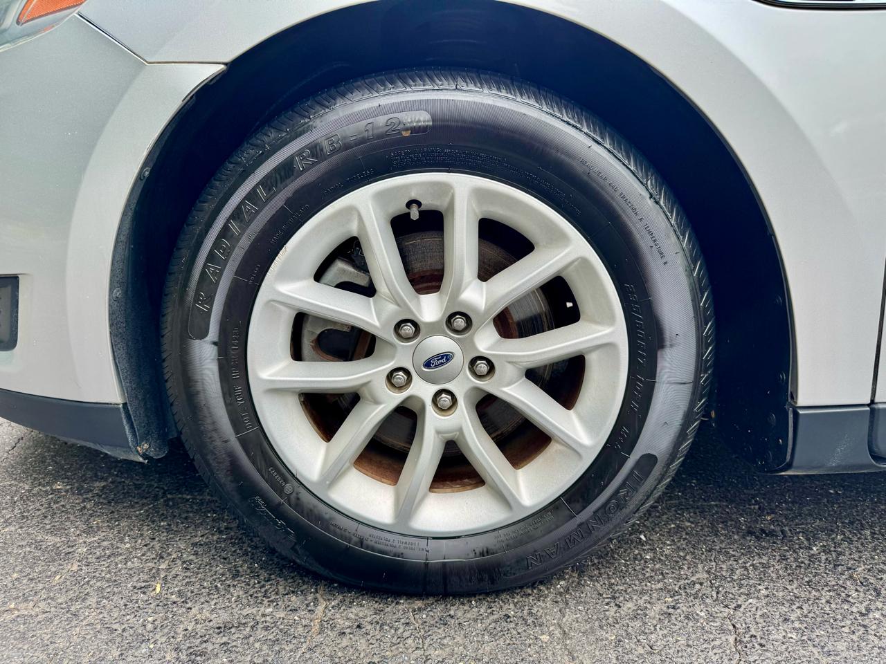 Ford Taurus SE FWD 2013