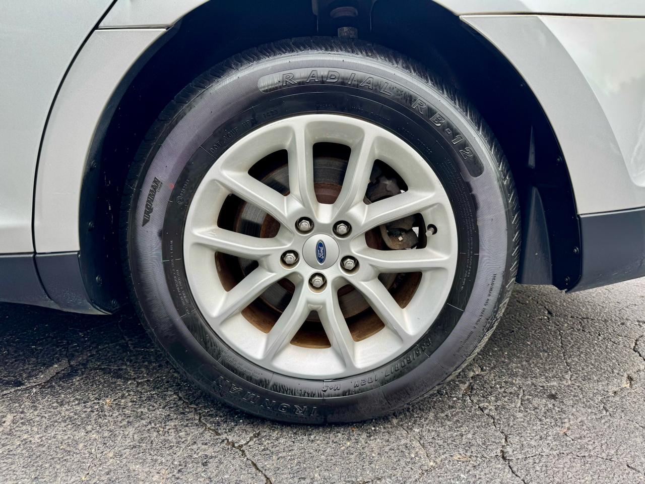 Ford Taurus SE FWD 2013