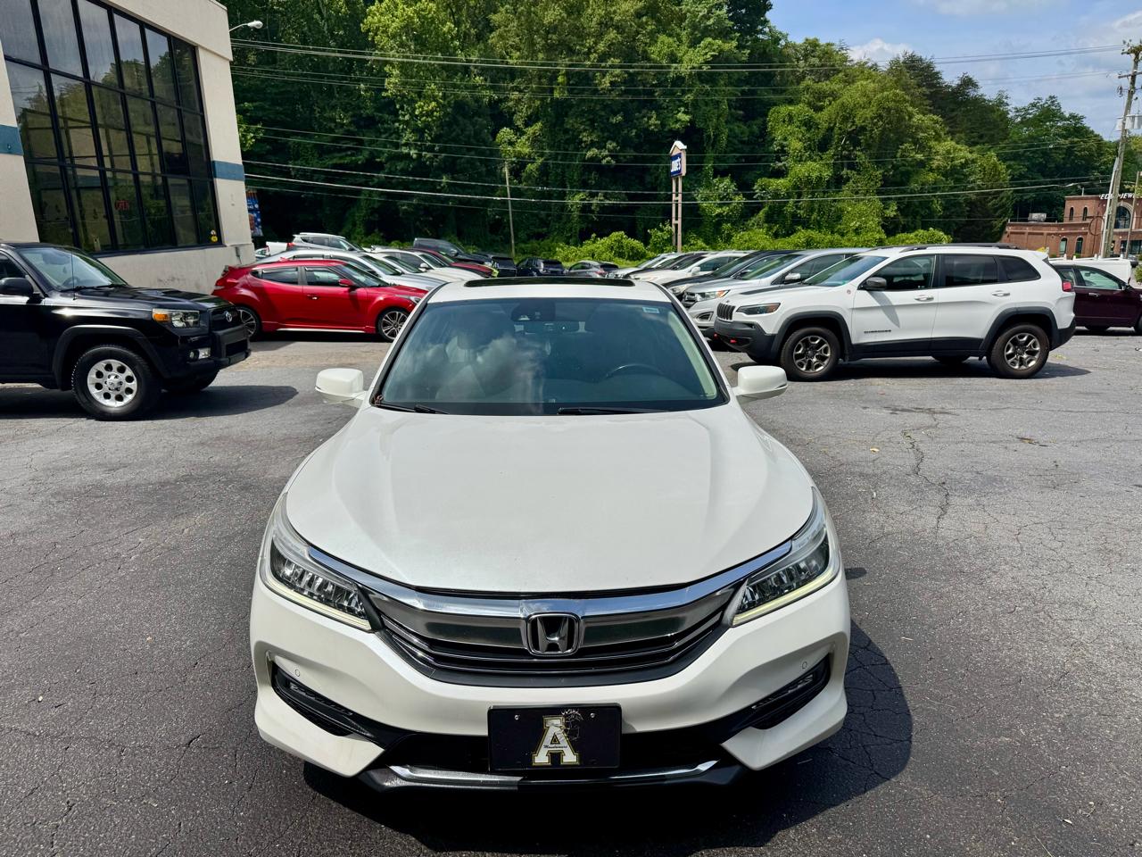 Honda Accord Touring V6 Sedan 6-Spd AT 2016