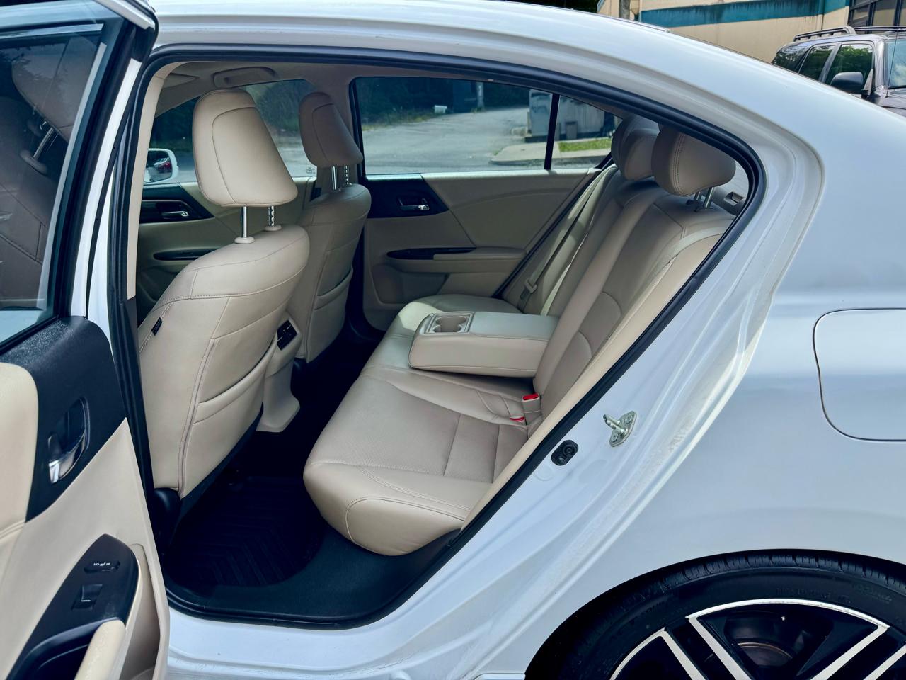 Honda Accord Touring V6 Sedan 6-Spd AT 2016