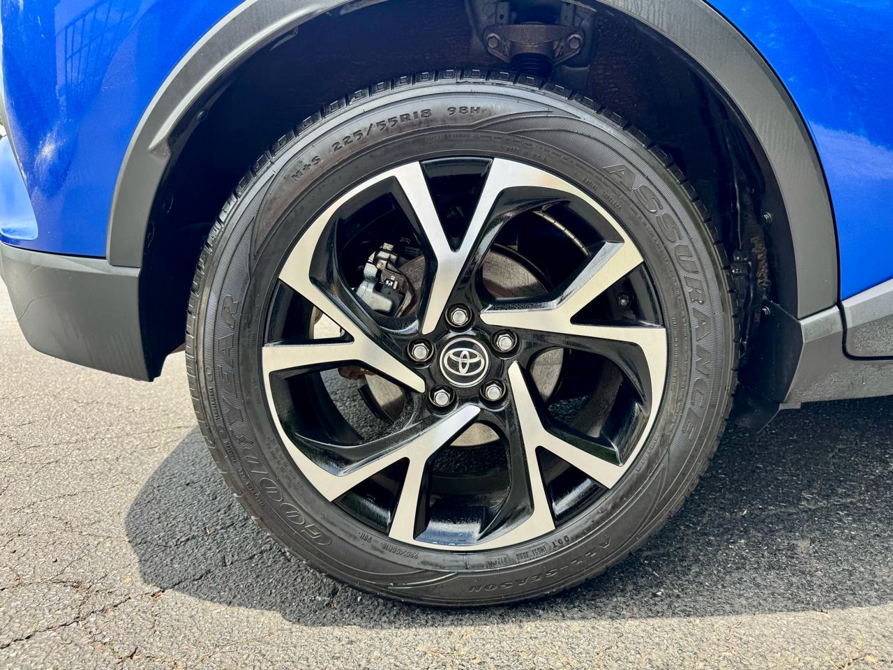 Toyota C-HR XLE 2018