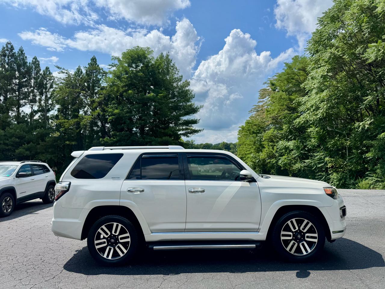 Toyota 4Runner Limited 4D SUV RWD V6 2016