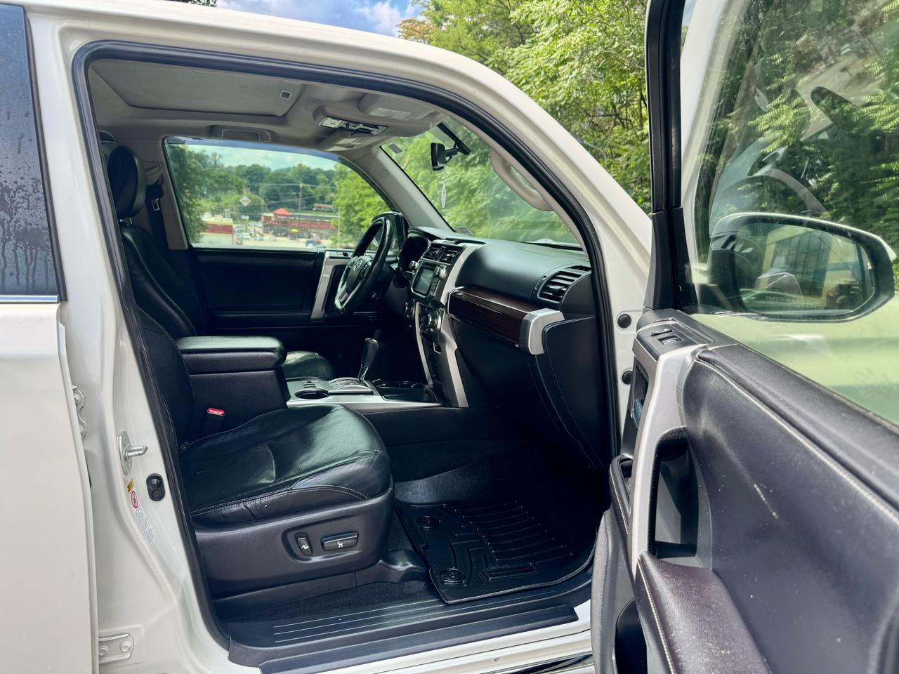 Toyota 4Runner Limited 4D SUV RWD V6 2016