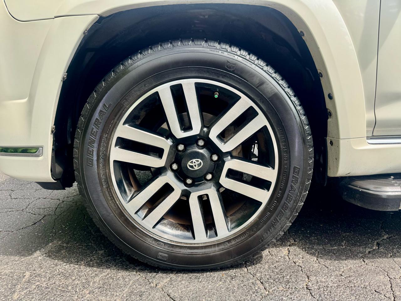 Toyota 4Runner Limited 4D SUV RWD V6 2016