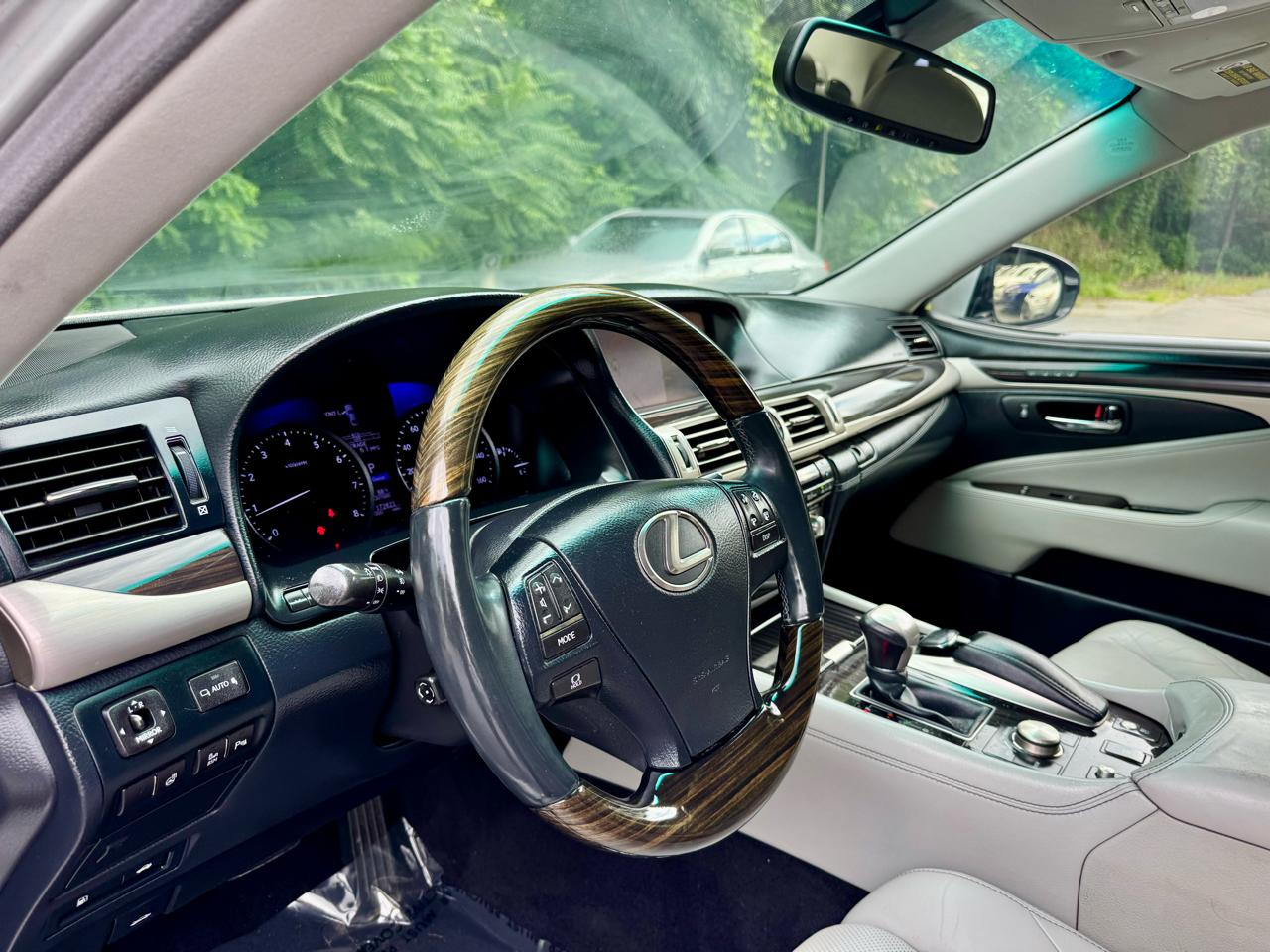 Lexus LS 460 Luxury Sedan 2014