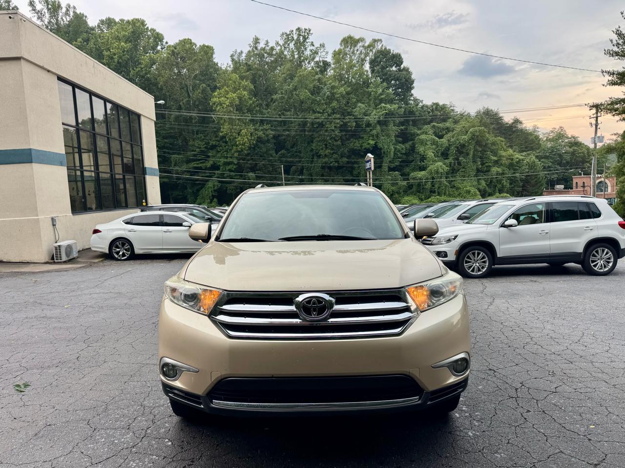 Toyota Highlander Limited 2WD 2011
