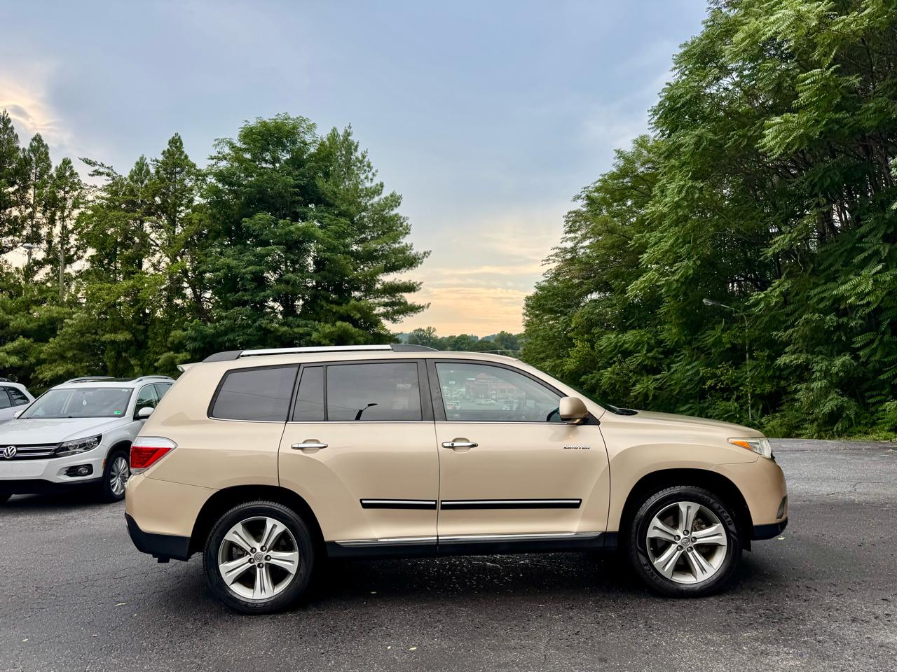 Toyota Highlander Limited 2WD 2011