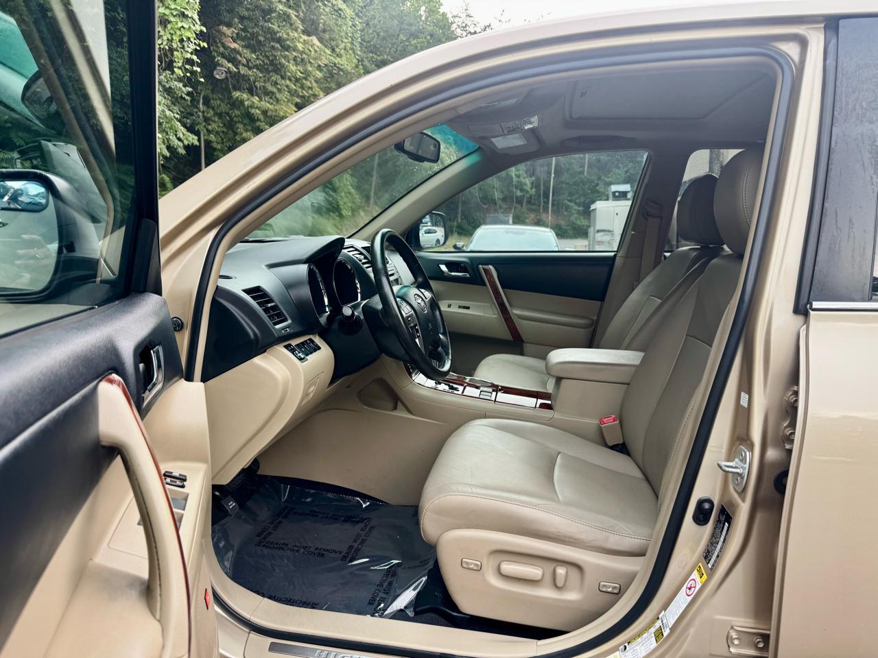 Toyota Highlander Limited 2WD 2011