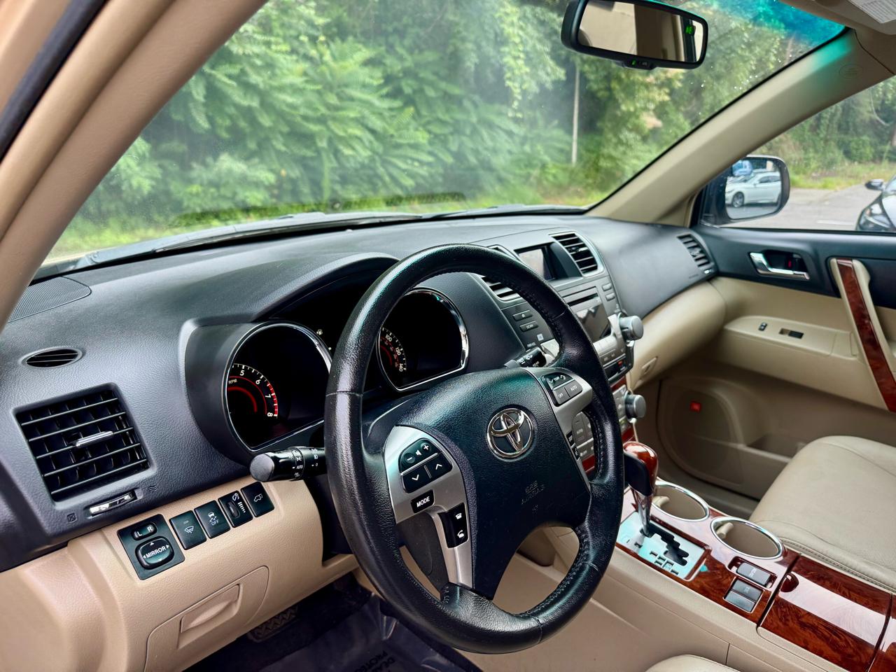 Toyota Highlander Limited 2WD 2011