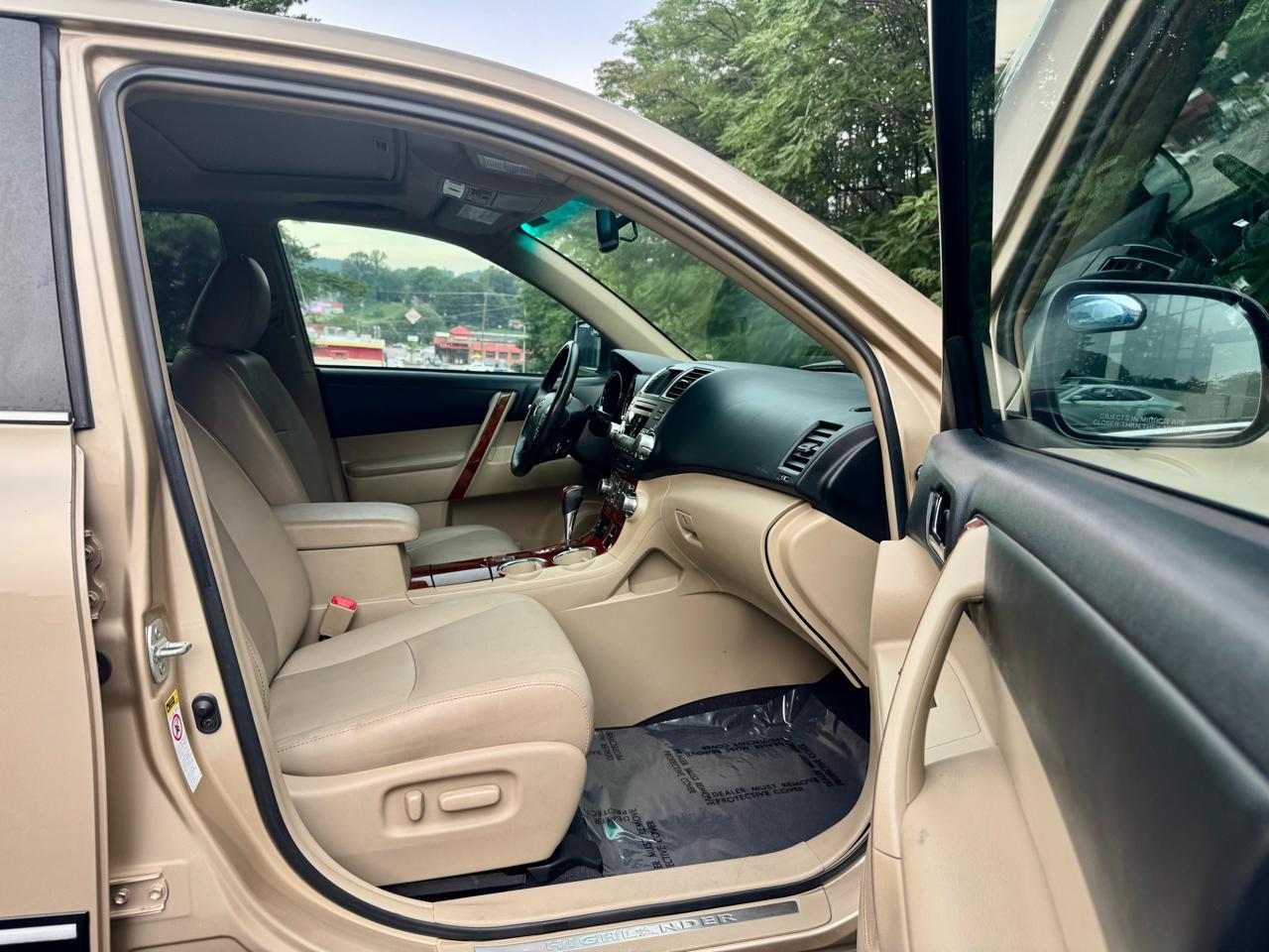 Toyota Highlander Limited 2WD 2011