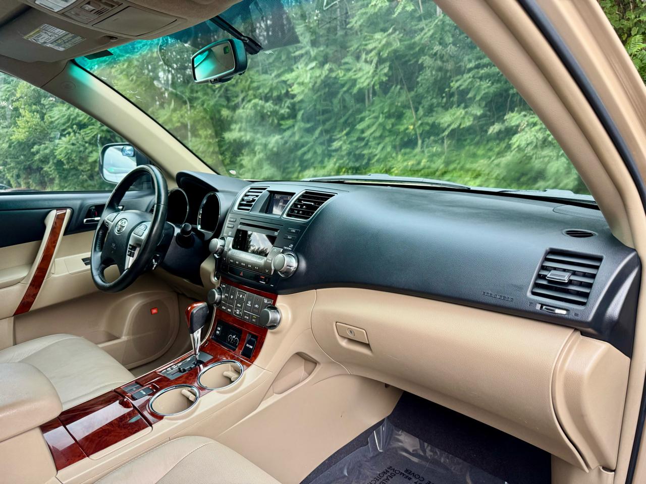 Toyota Highlander Limited 2WD 2011