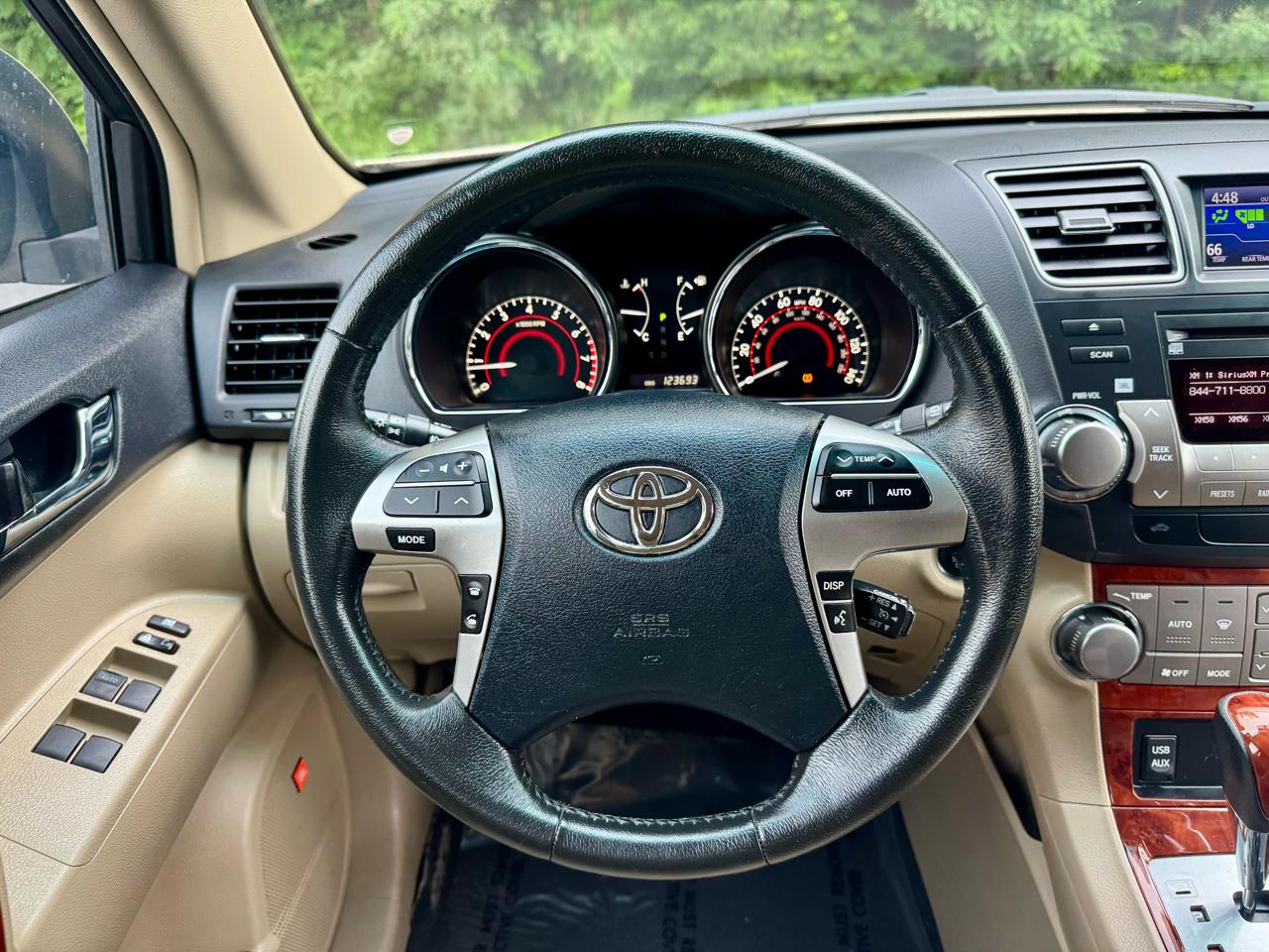 Toyota Highlander Limited 2WD 2011