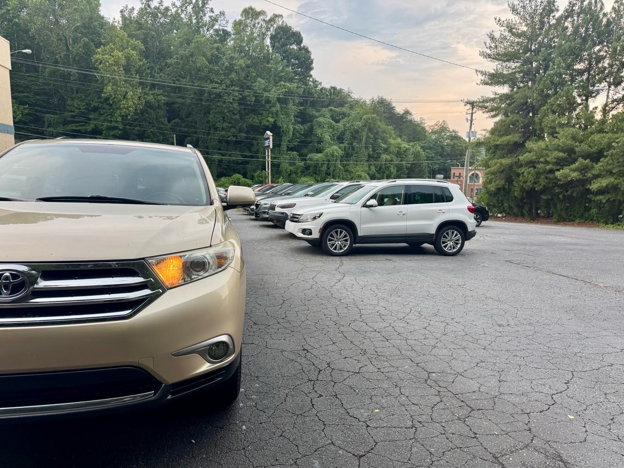 Toyota Highlander Limited 2WD 2011
