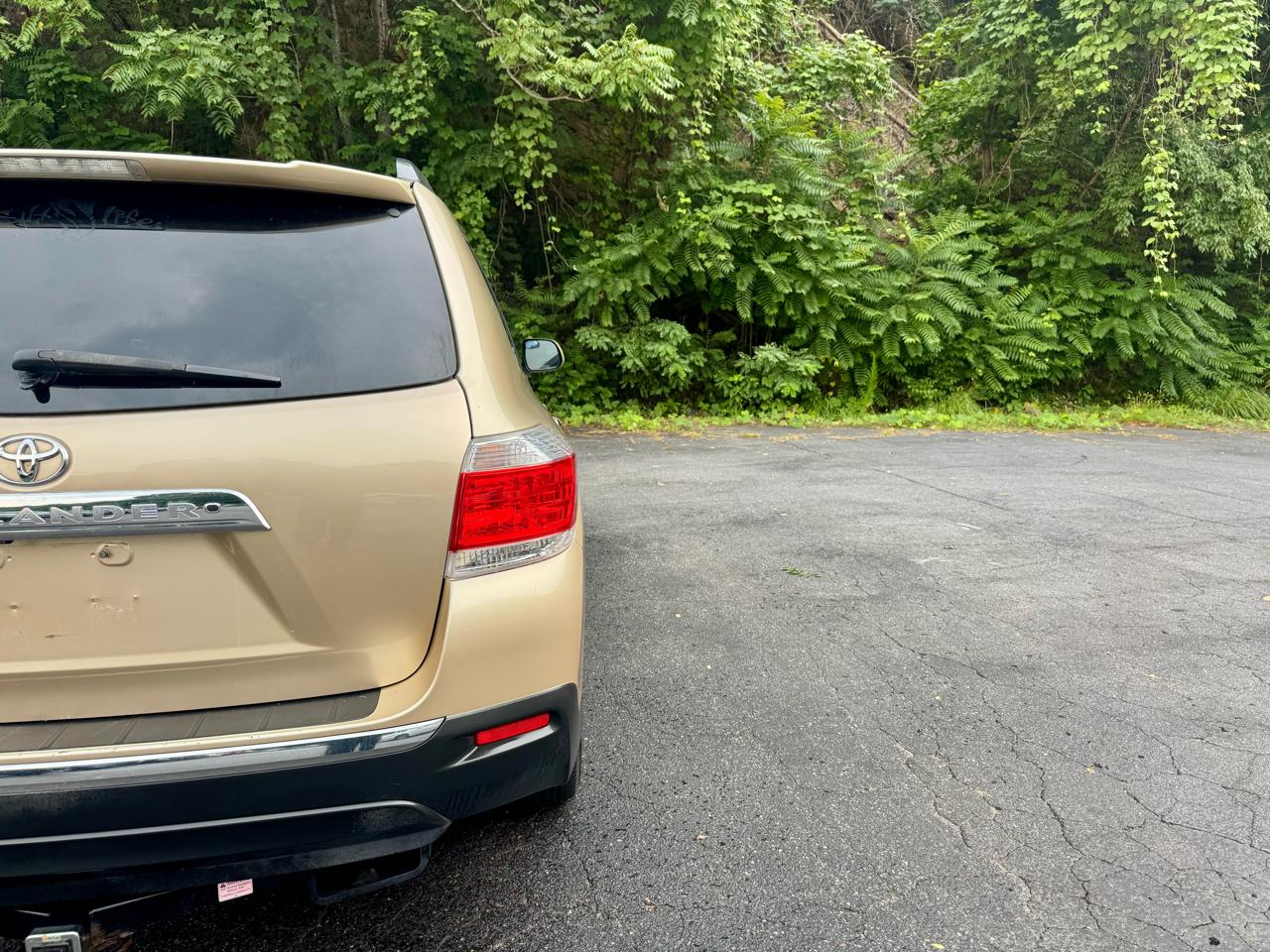 Toyota Highlander Limited 2WD 2011