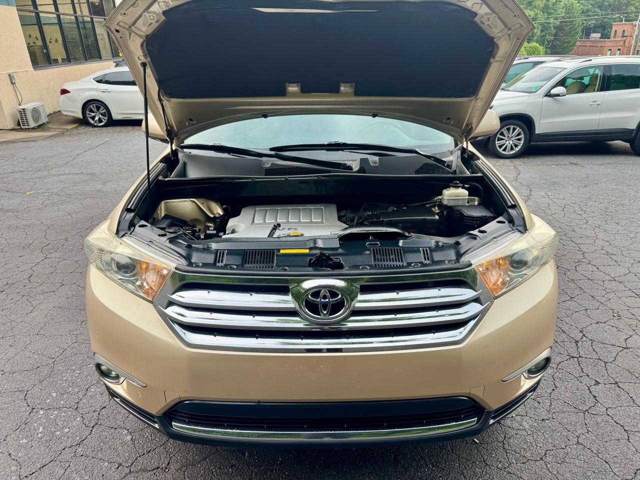 Toyota Highlander Limited 2WD 2011