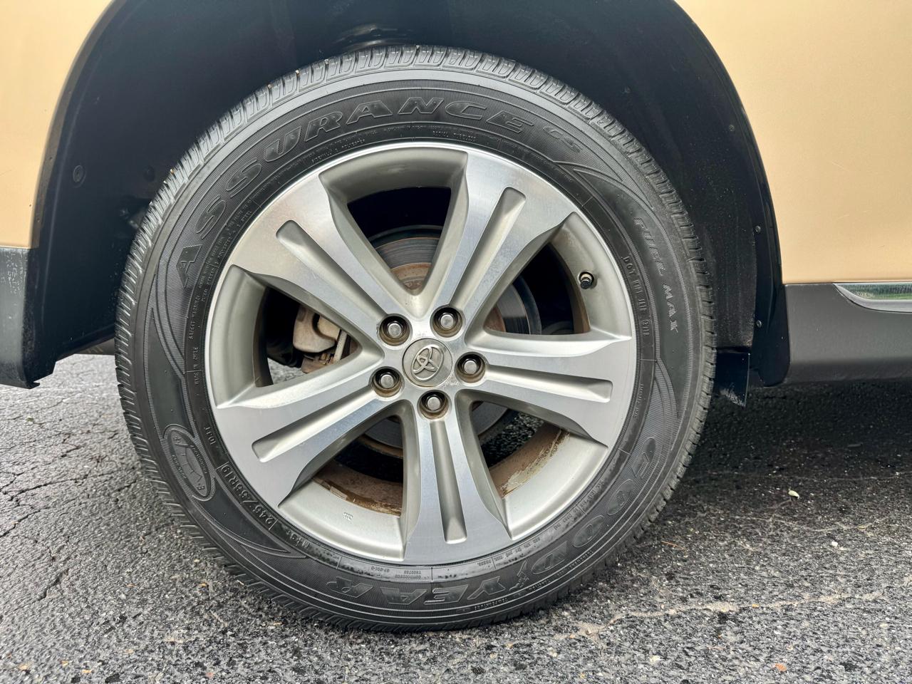 Toyota Highlander Limited 2WD 2011