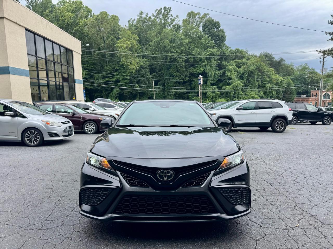 Toyota Camry SE 2021