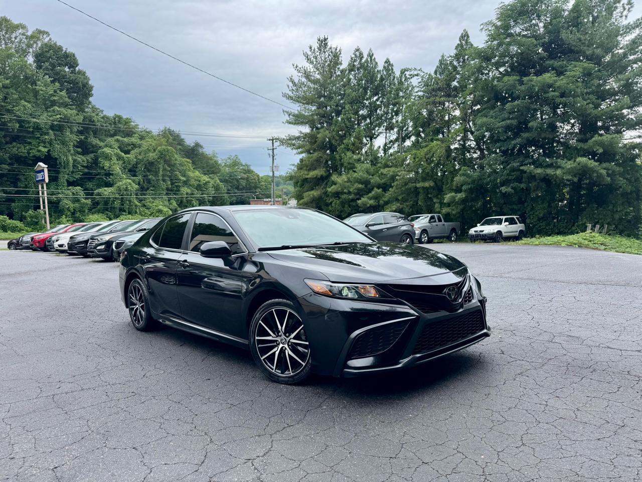 Toyota Camry SE 2021