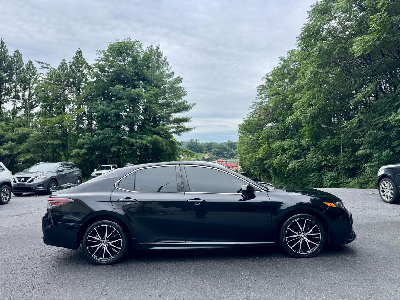 Toyota Camry SE 2021