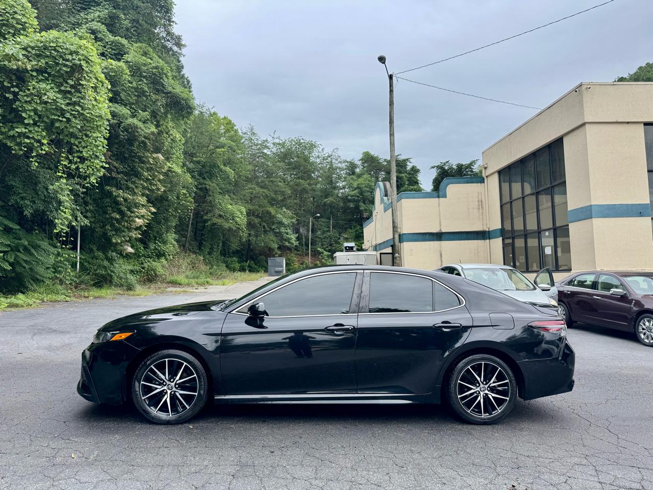 Toyota Camry SE 2021