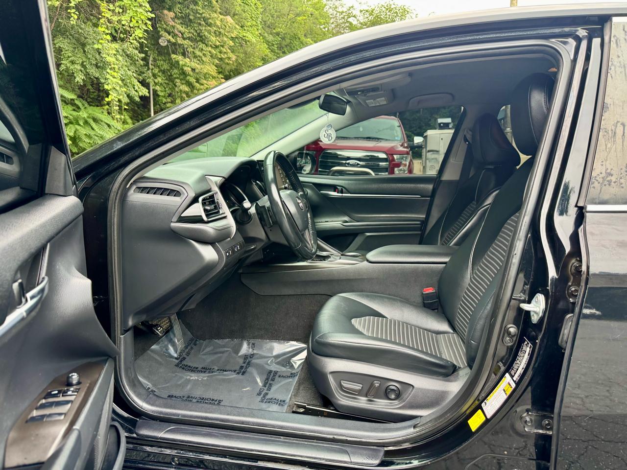 Toyota Camry SE 2021