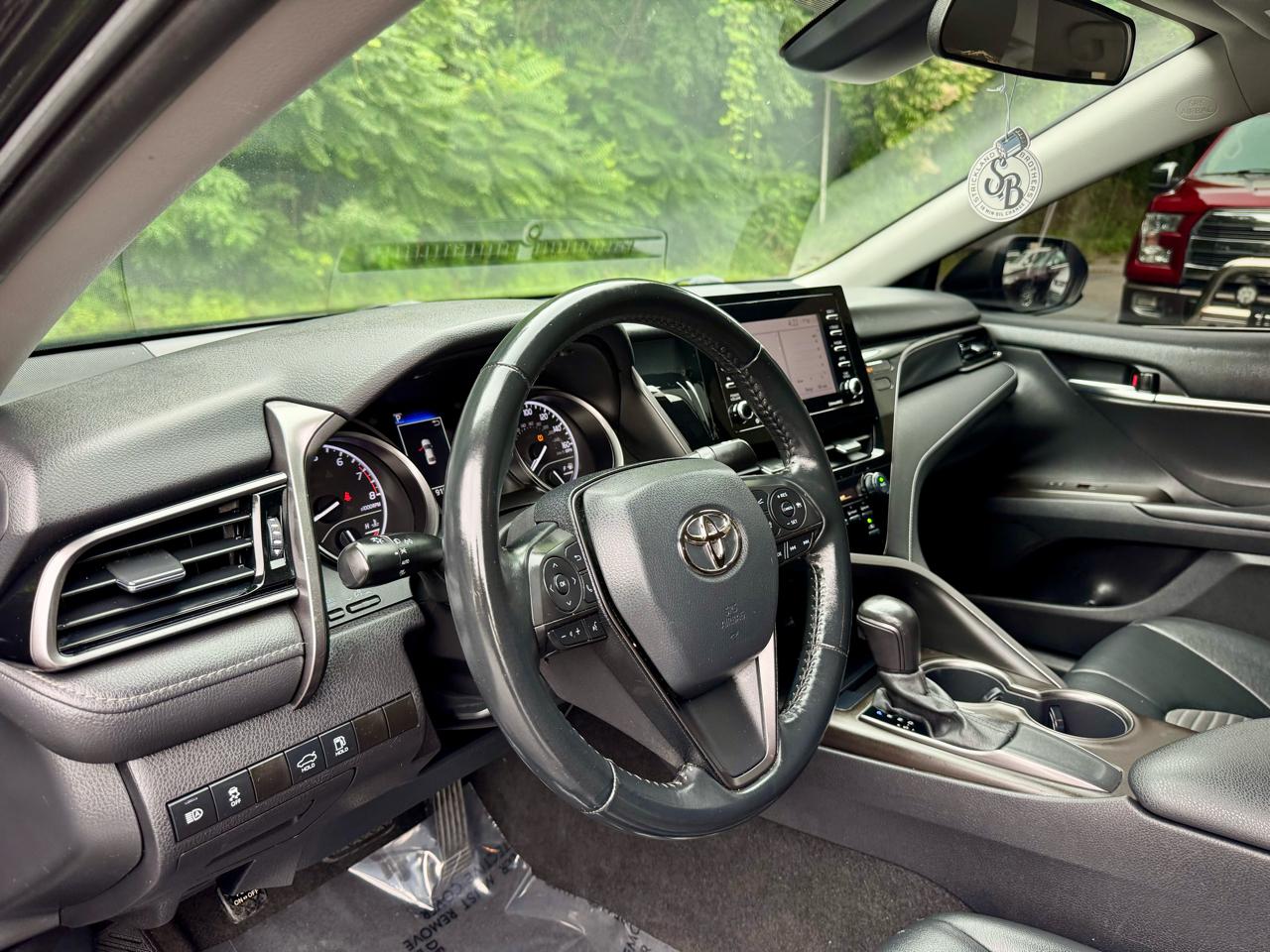 Toyota Camry SE 2021