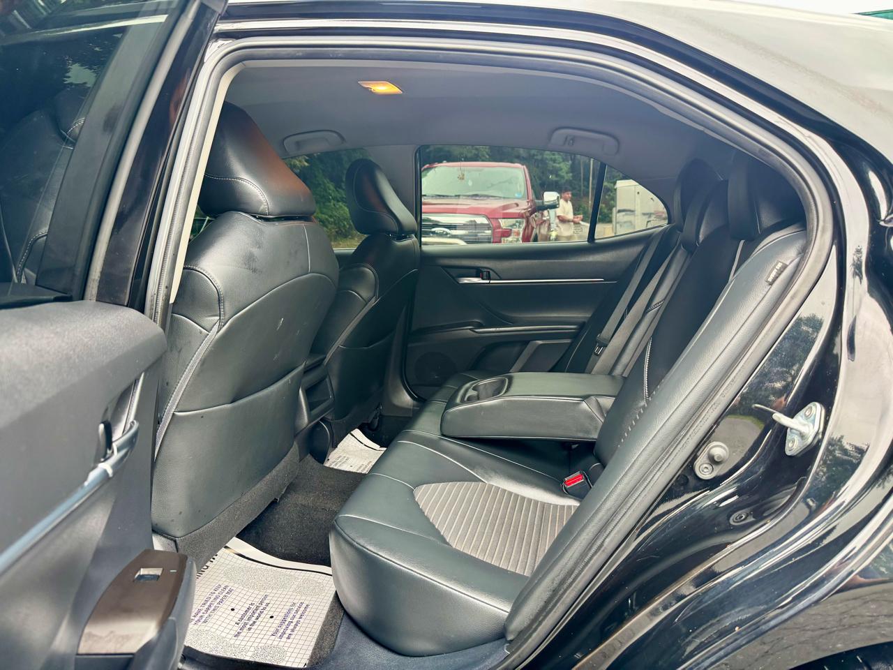 Toyota Camry SE 2021