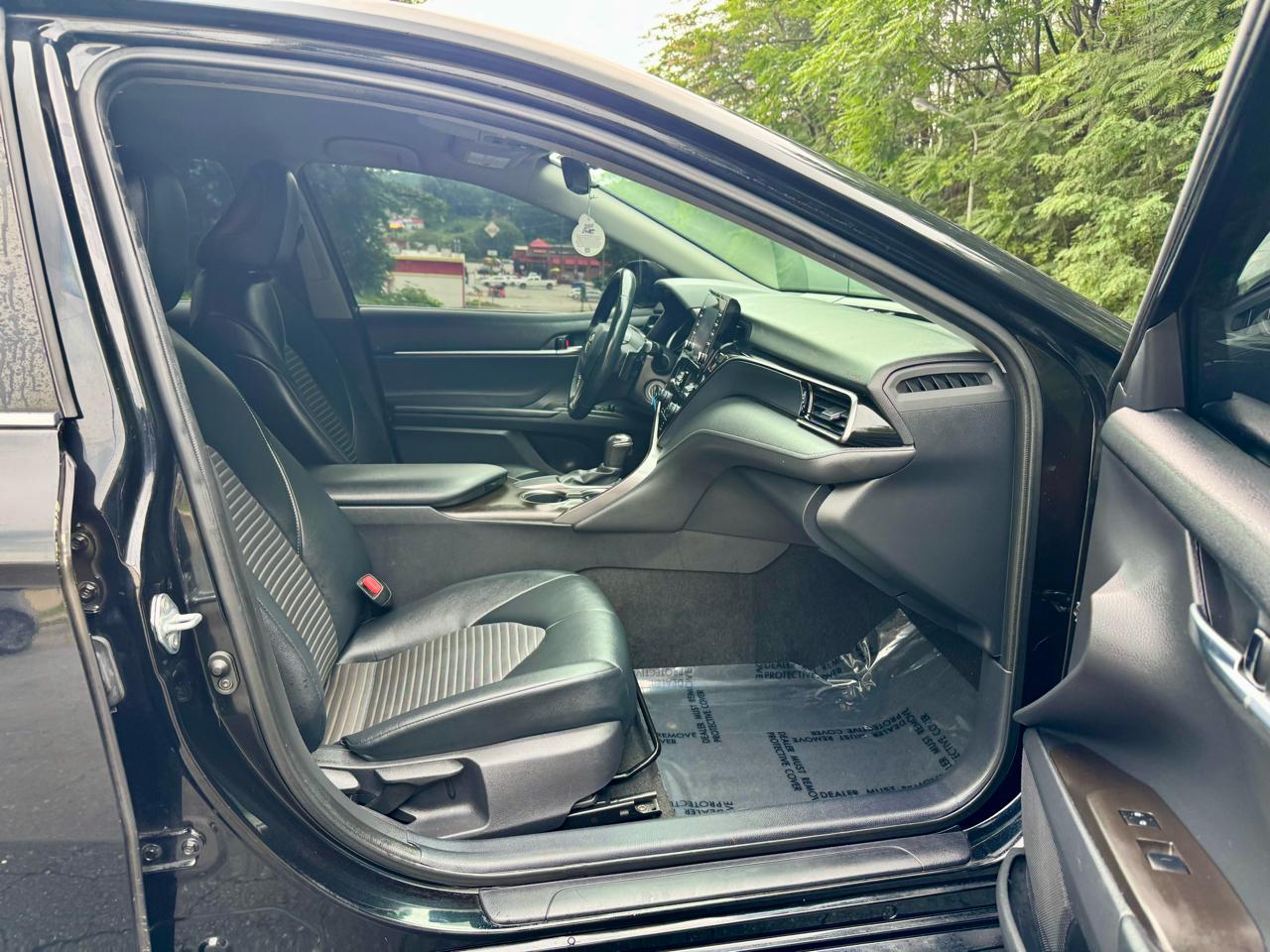 Toyota Camry SE 2021