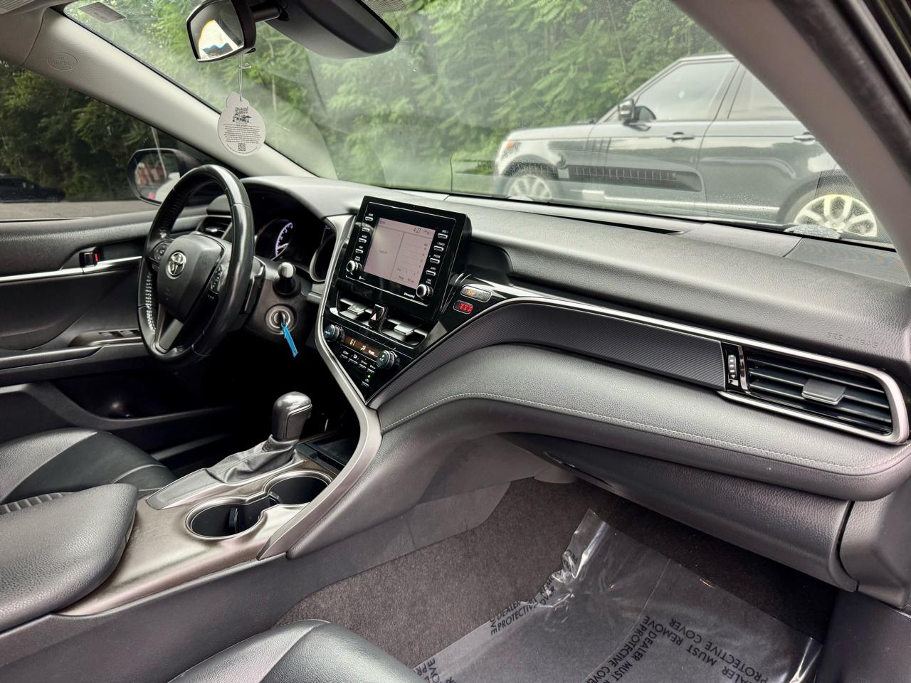 Toyota Camry SE 2021