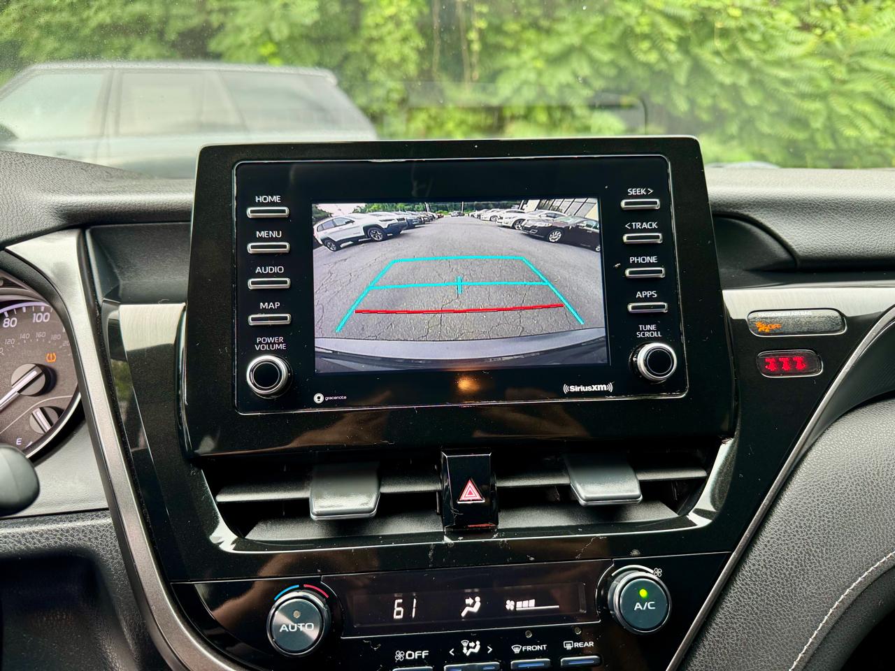 Toyota Camry SE 2021