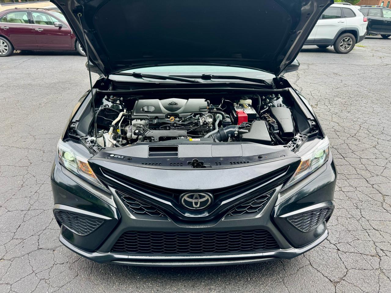 Toyota Camry SE 2021