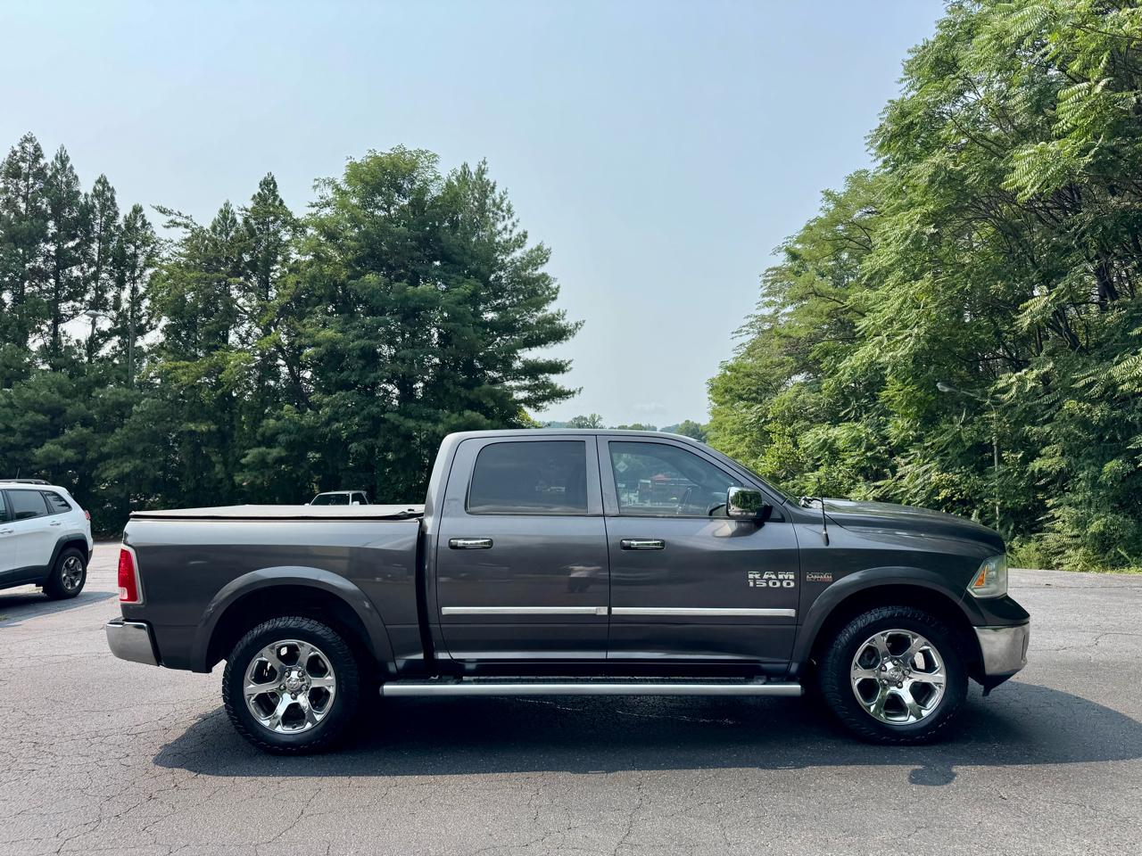 RAM 1500 Laramie Crew Cab SWB 4WD 2014