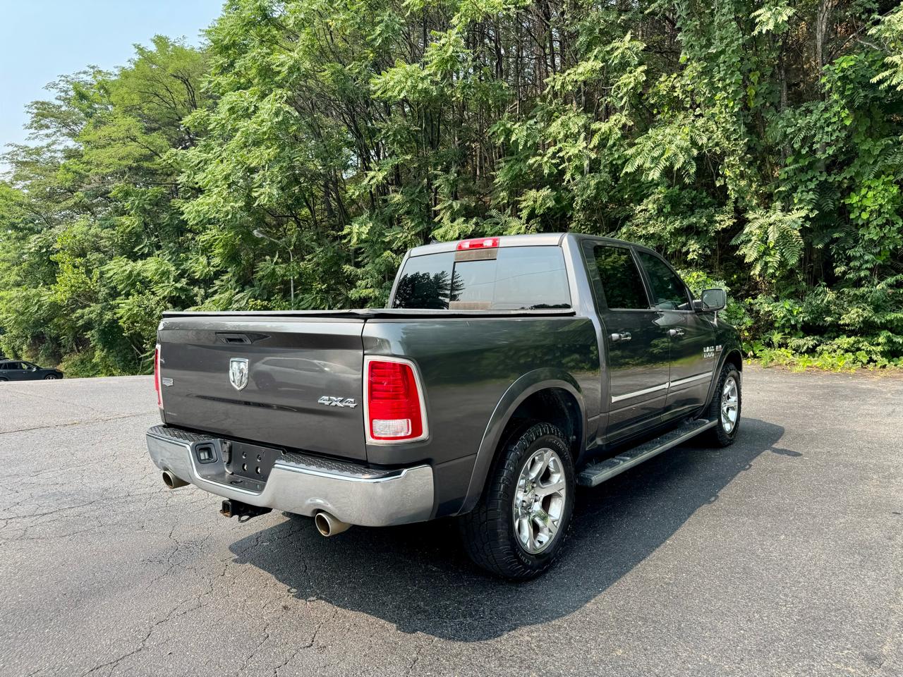 RAM 1500 Laramie Crew Cab SWB 4WD 2014