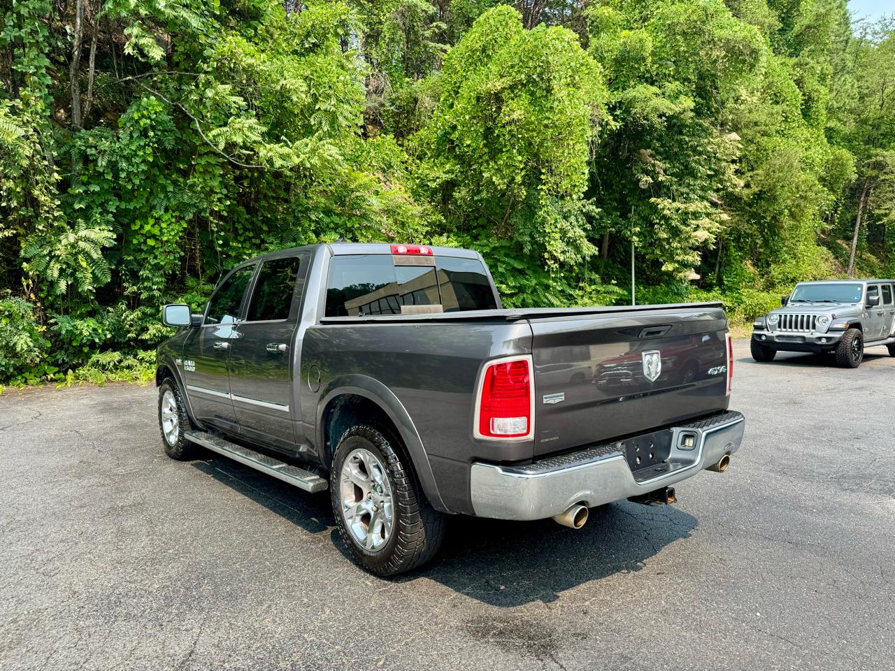 RAM 1500 Laramie Crew Cab SWB 4WD 2014