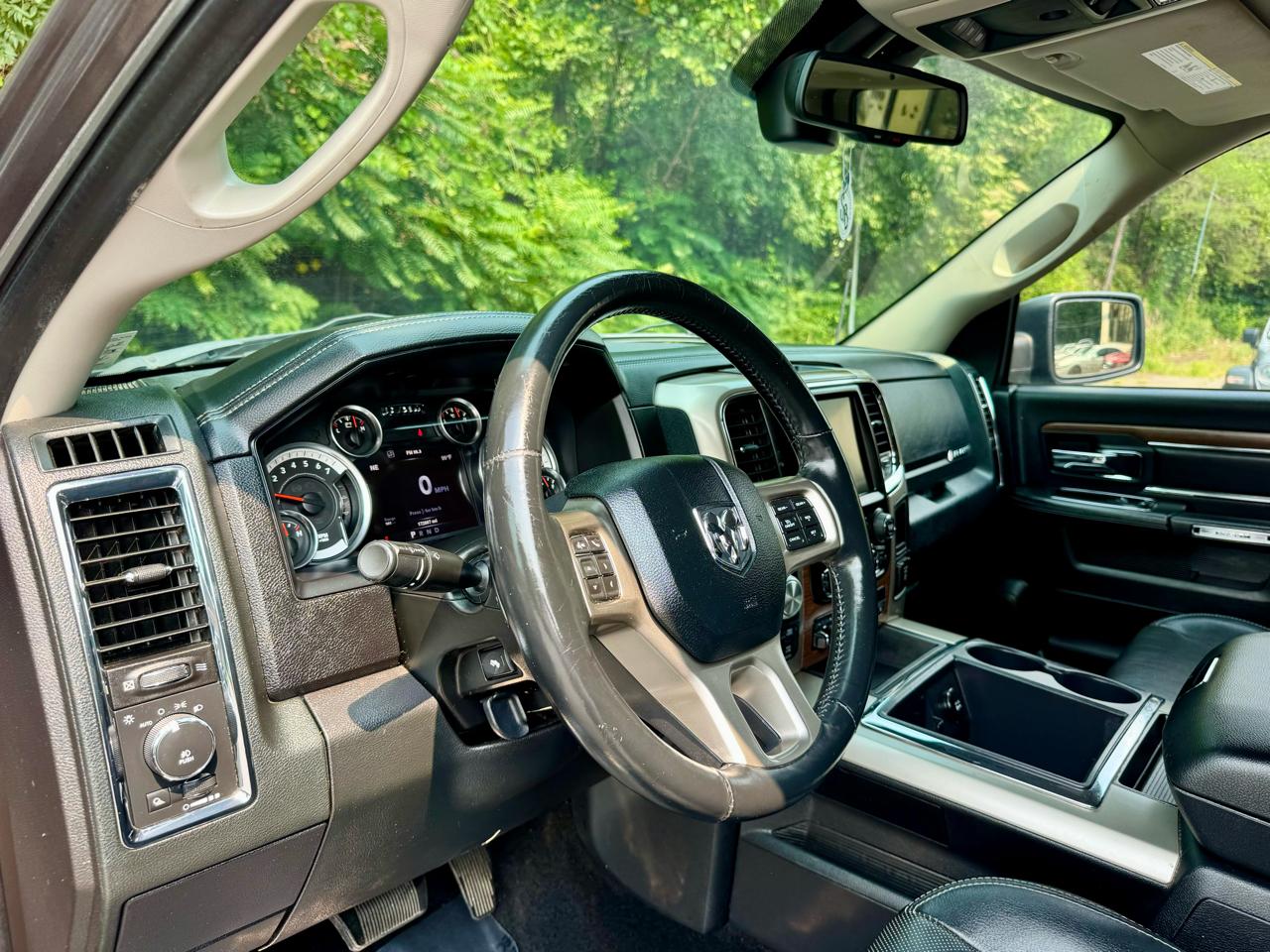 RAM 1500 Laramie Crew Cab SWB 4WD 2014
