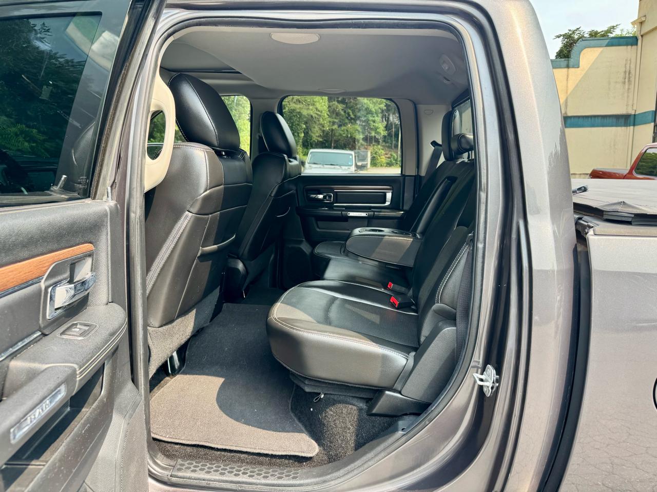 RAM 1500 Laramie Crew Cab SWB 4WD 2014