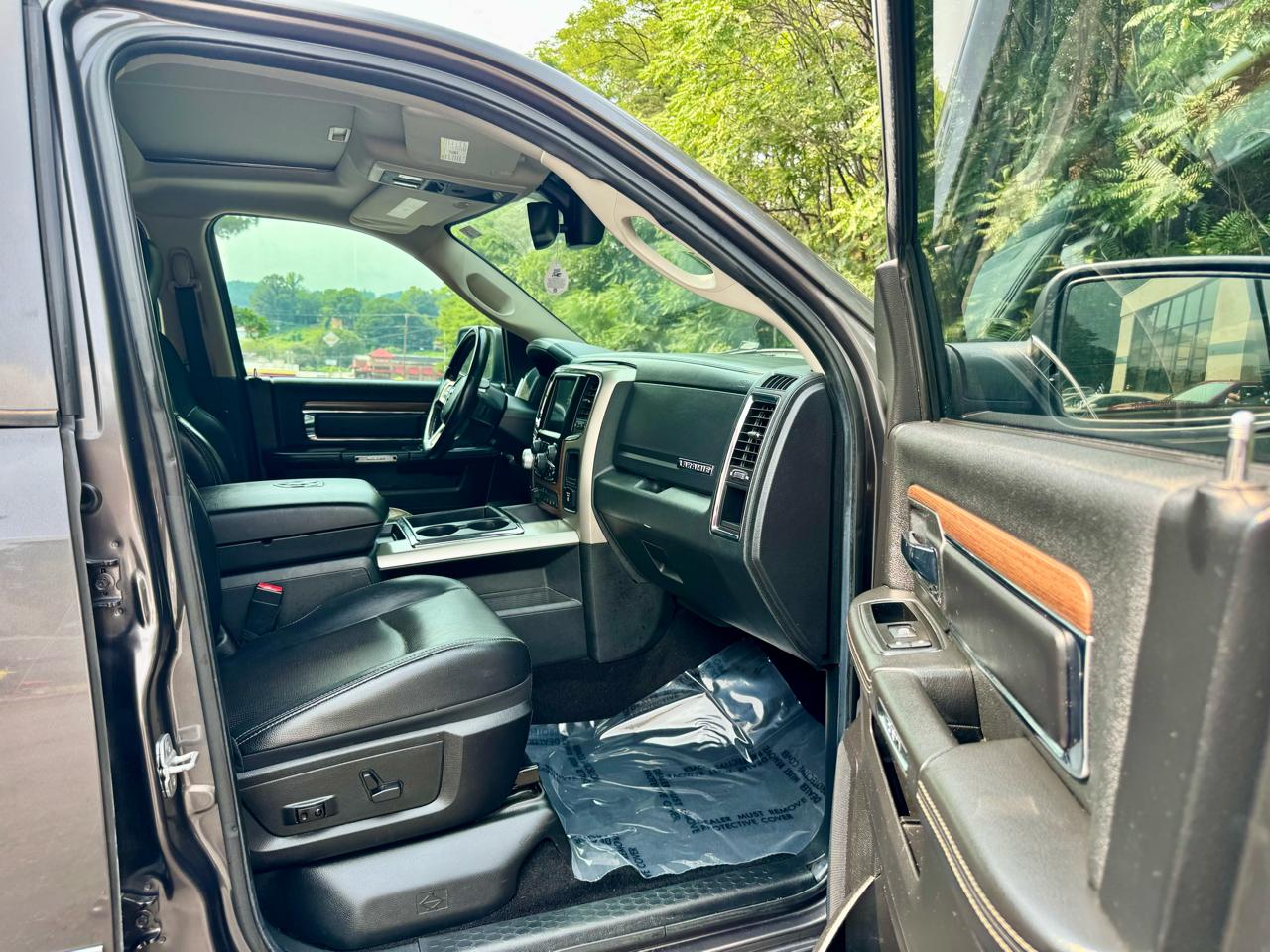 RAM 1500 Laramie Crew Cab SWB 4WD 2014