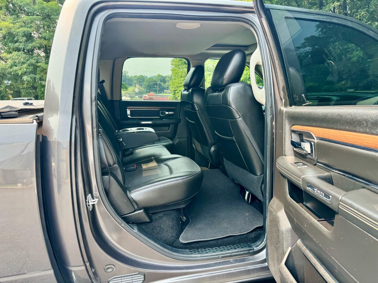 RAM 1500 Laramie Crew Cab SWB 4WD 2014