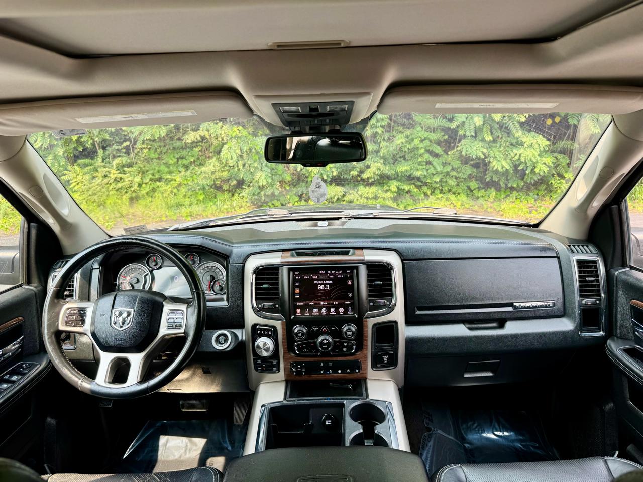 RAM 1500 Laramie Crew Cab SWB 4WD 2014
