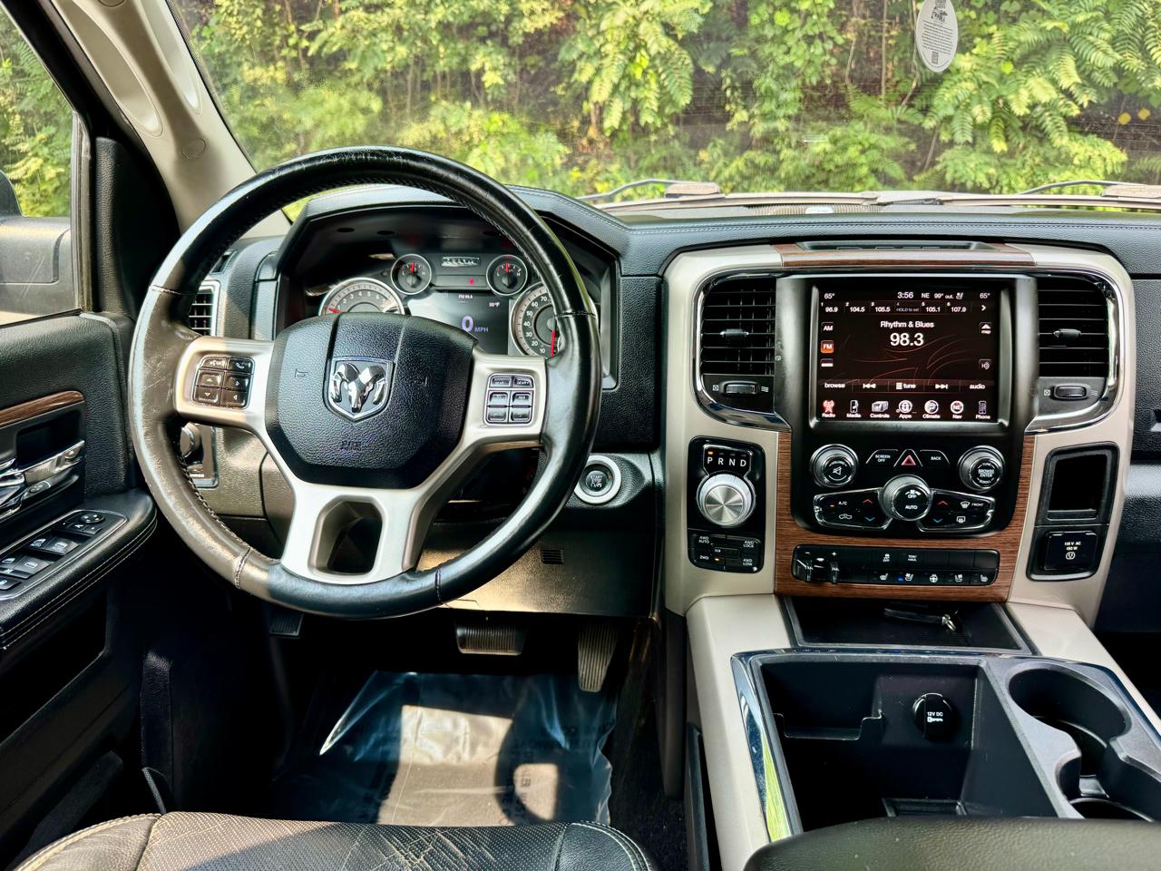 RAM 1500 Laramie Crew Cab SWB 4WD 2014