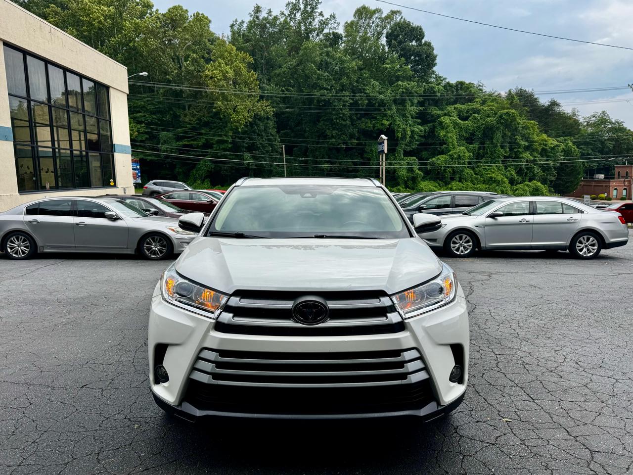Toyota Highlander SE FWD V6 2019