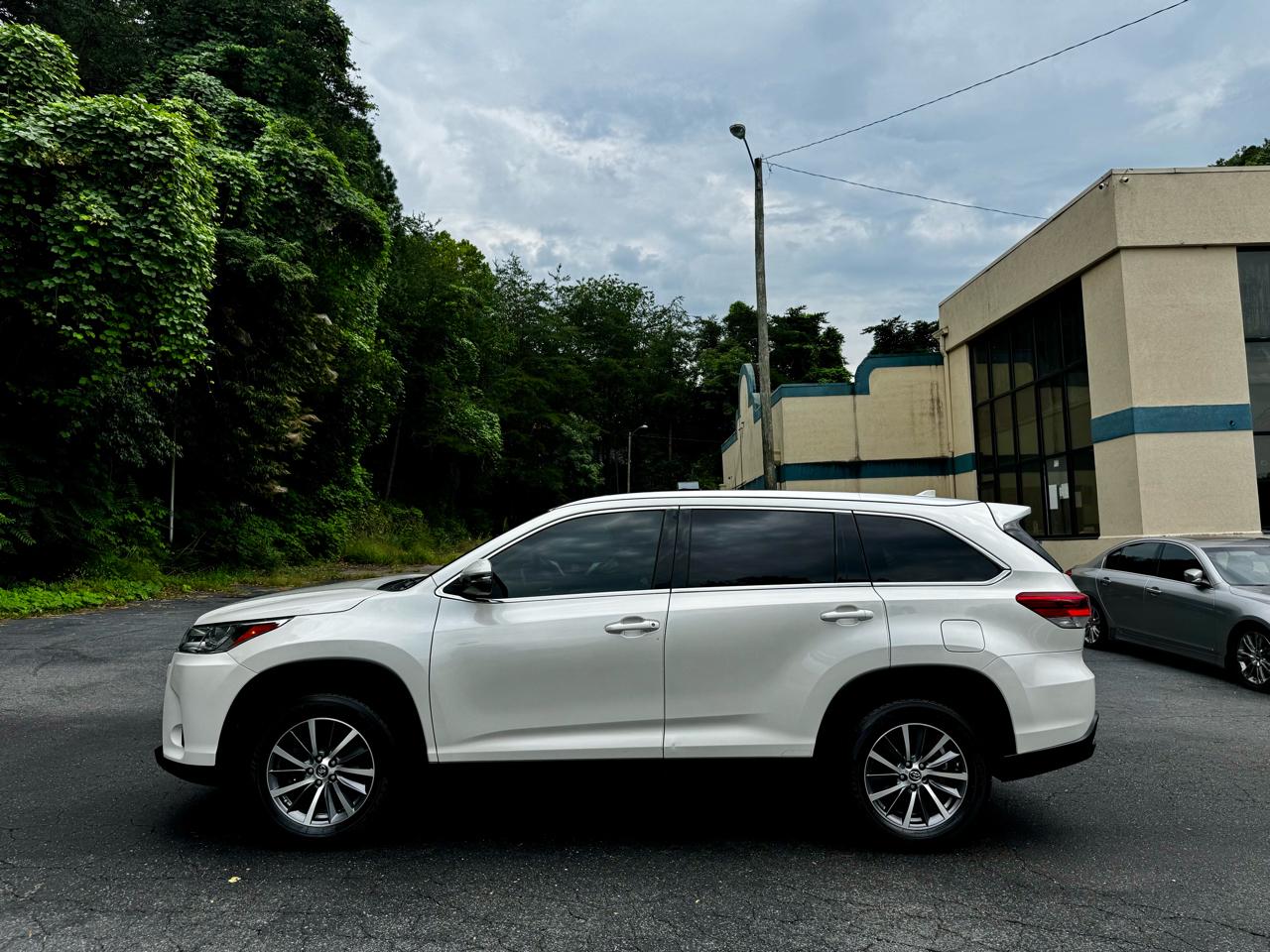 Toyota Highlander SE FWD V6 2019