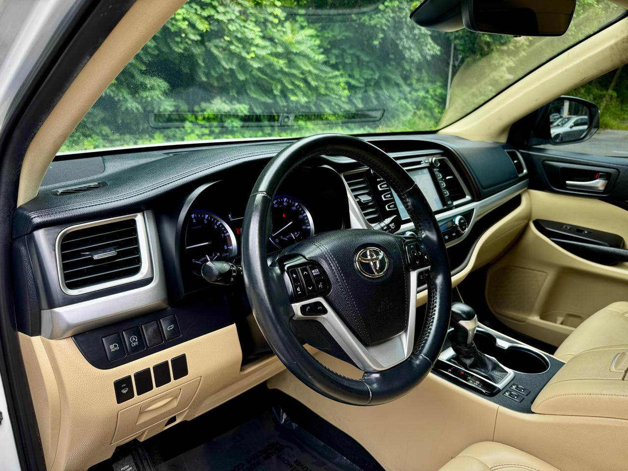 Toyota Highlander SE FWD V6 2019