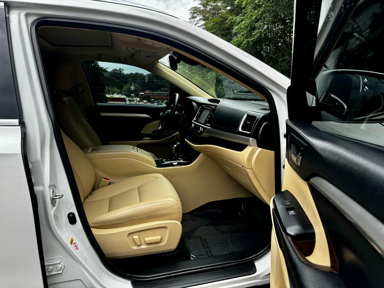 Toyota Highlander SE FWD V6 2019