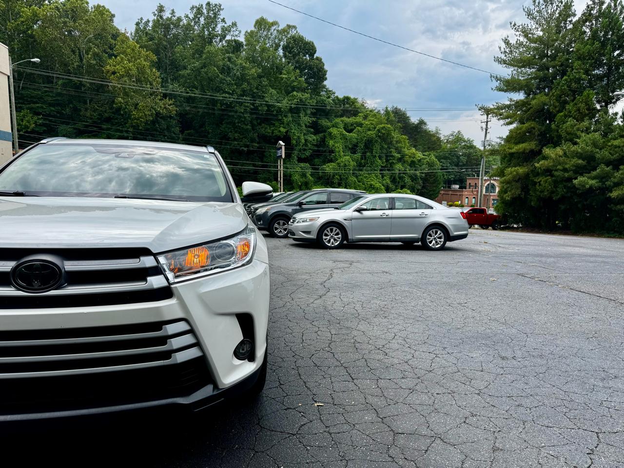 Toyota Highlander SE FWD V6 2019