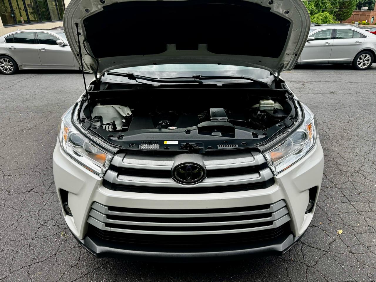 Toyota Highlander SE FWD V6 2019