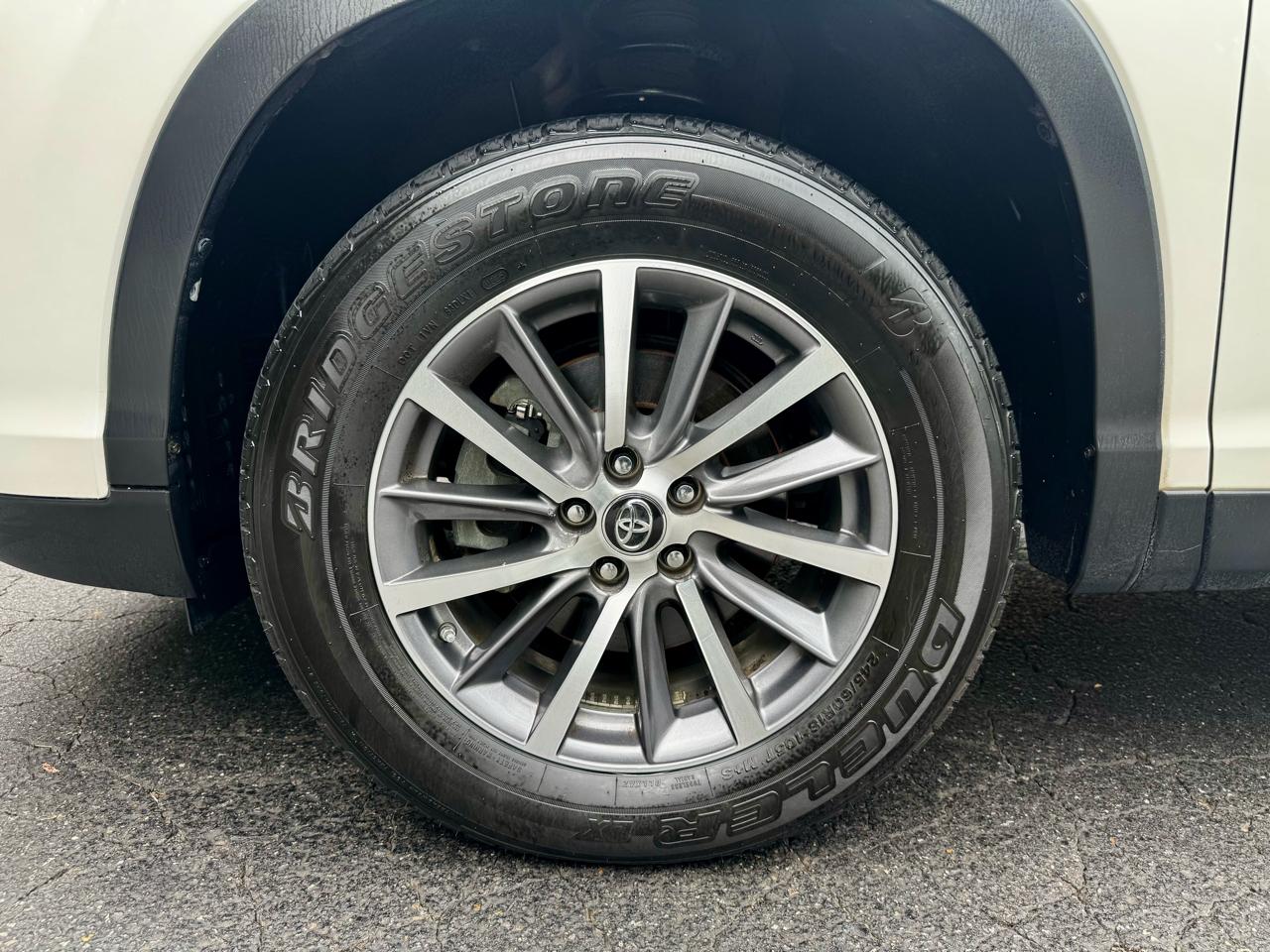 Toyota Highlander SE FWD V6 2019