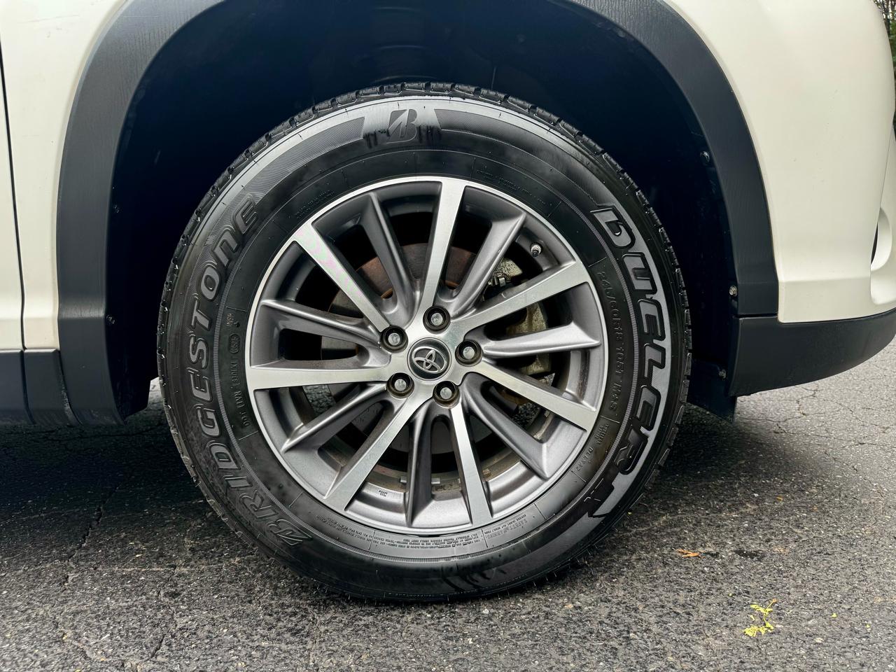 Toyota Highlander SE FWD V6 2019