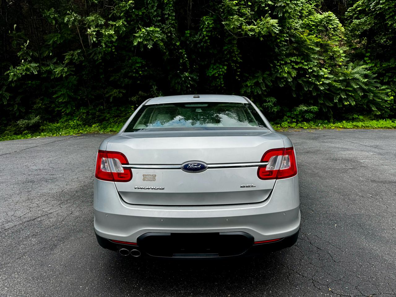 Ford Taurus SEL FWD 2010