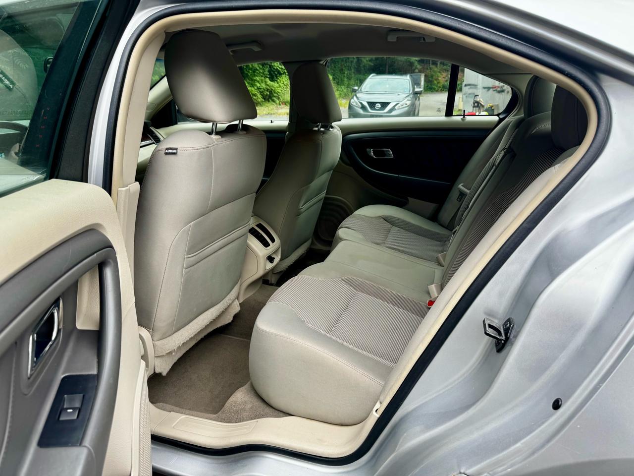 Ford Taurus SEL FWD 2010